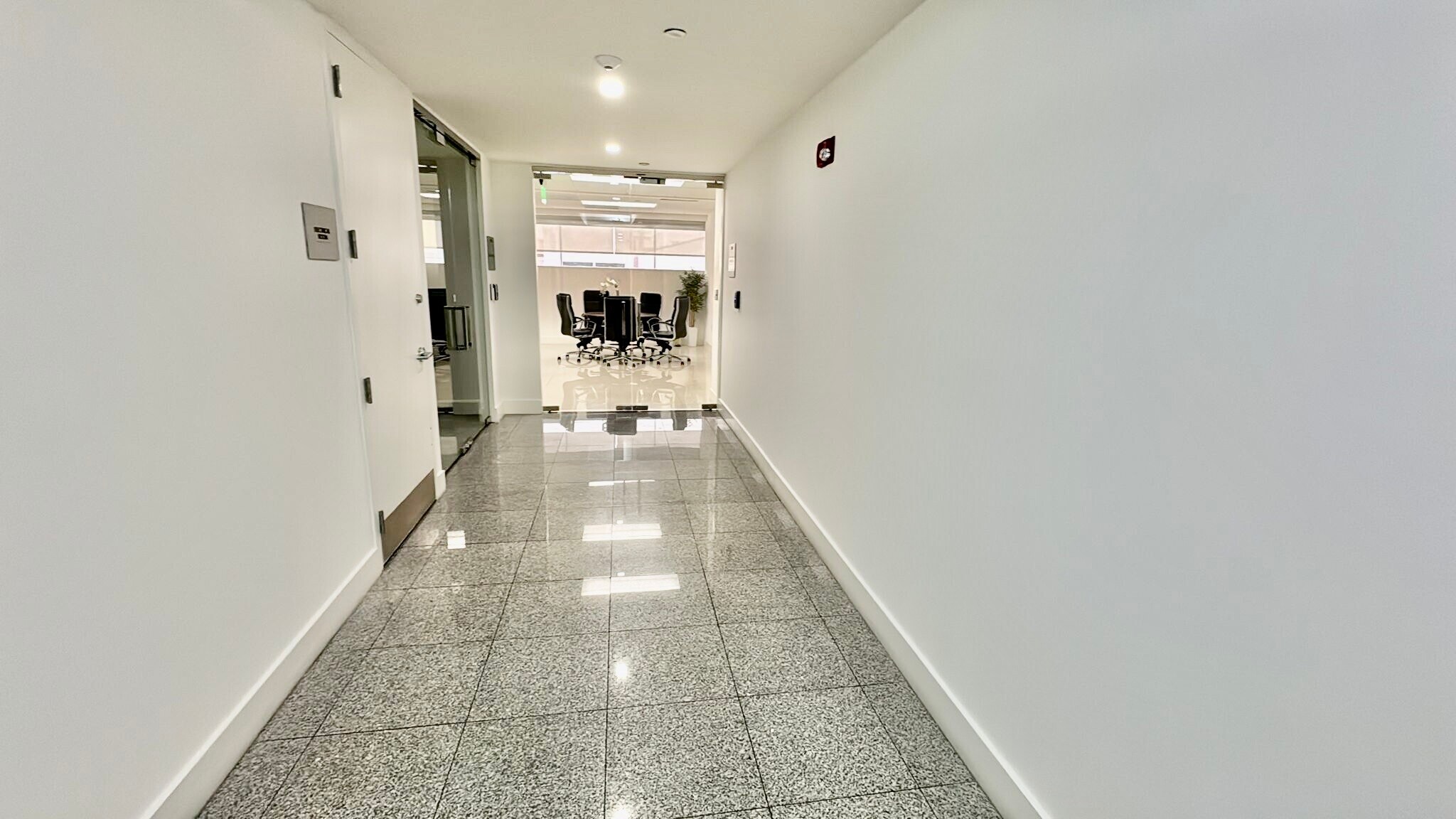 2100 Ponce De Leon Blvd, Coral Gables, FL à louer Photo de l’immeuble– Image 1 sur 12