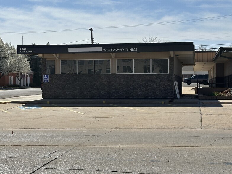 1101 Hillcrest Dr, Woodward, OK à vendre - Photo de l’immeuble – Image 2 sur 2