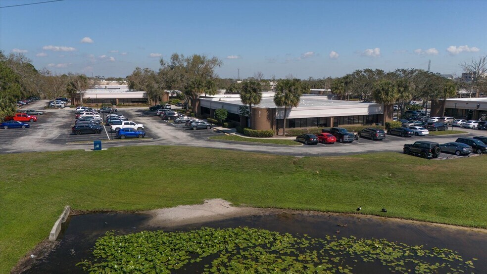 13825 Icot Blvd, Clearwater, FL à louer - Photo de l’immeuble – Image 3 sur 30