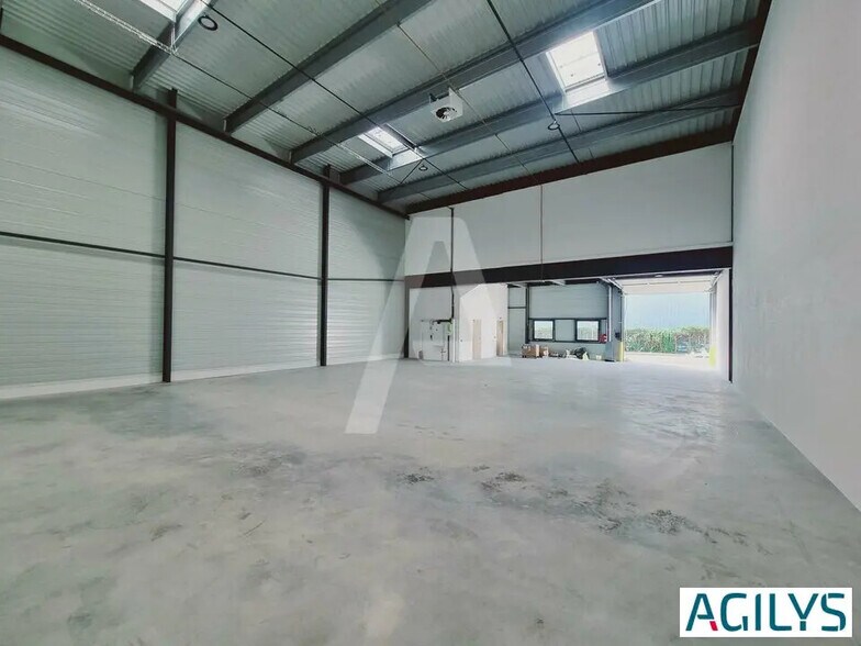 Local d’activités dans Corbeil-Essonnes à louer - Photo de l’immeuble – Image 1 sur 7