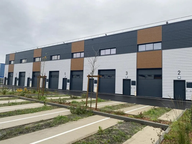 Local d’activités dans Gradignan à louer - Photo de l’immeuble – Image 2 sur 15