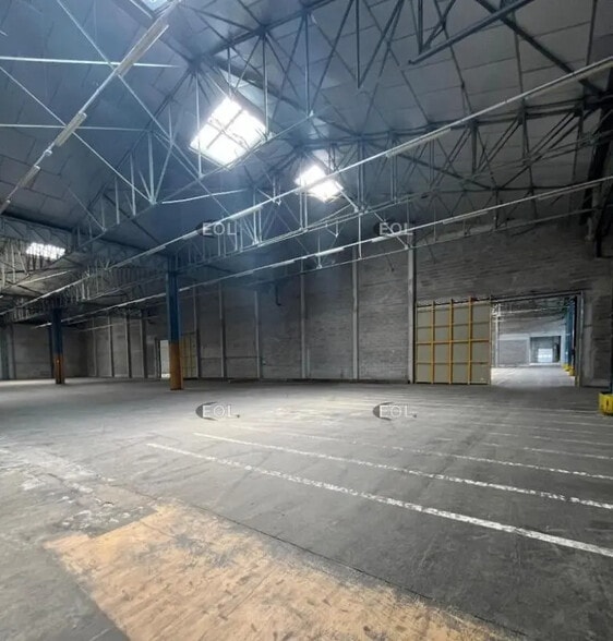 Industriel/Logistique dans Nîmes à louer - Photo de l’immeuble – Image 3 sur 3