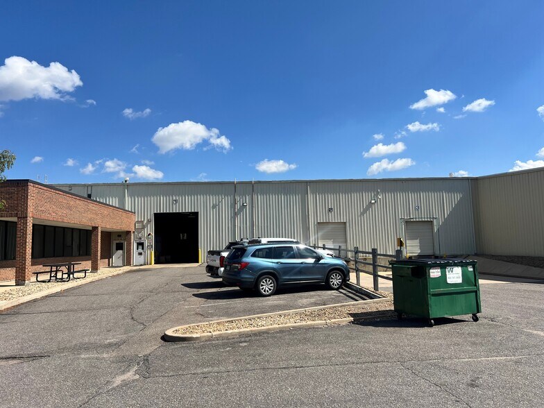 5870 E 56th Ave, Commerce City, CO à vendre - Photo de l’immeuble – Image 3 sur 4