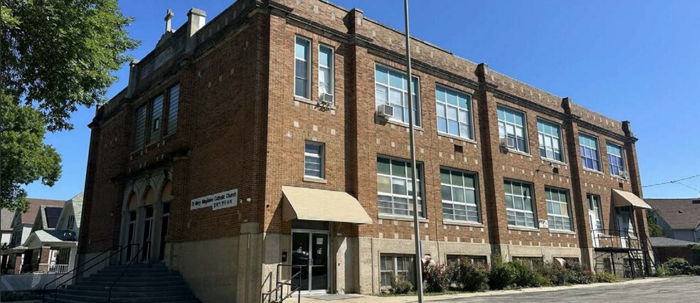 2570 S 19th St, Milwaukee, WI à vendre - Photo de l’immeuble – Image 1 sur 13