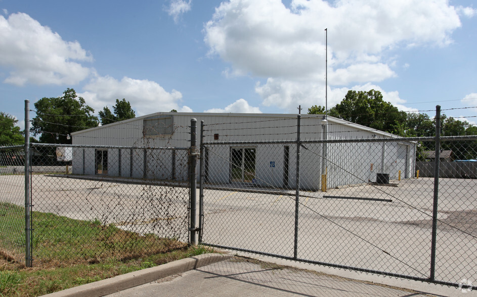 16450 Lee Rd, Humble, TX à vendre - Photo principale – Image 1 sur 5