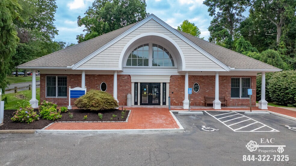 887 Bridgeport Ave, Shelton, CT à louer - Photo de l’immeuble – Image 3 sur 32