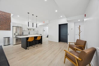 1631-1633 Locust St, Philadelphia, PA à louer Photo intérieure– Image 2 sur 8