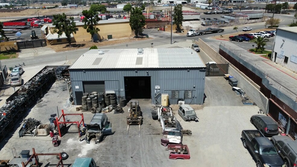 2821 Industrial Dr, Bloomington, CA à vendre - Photo de l’immeuble – Image 3 sur 5