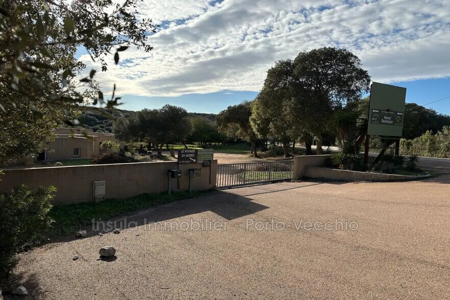 Local commercial dans Bonifacio à louer - Photo de l’immeuble – Image 3 sur 6