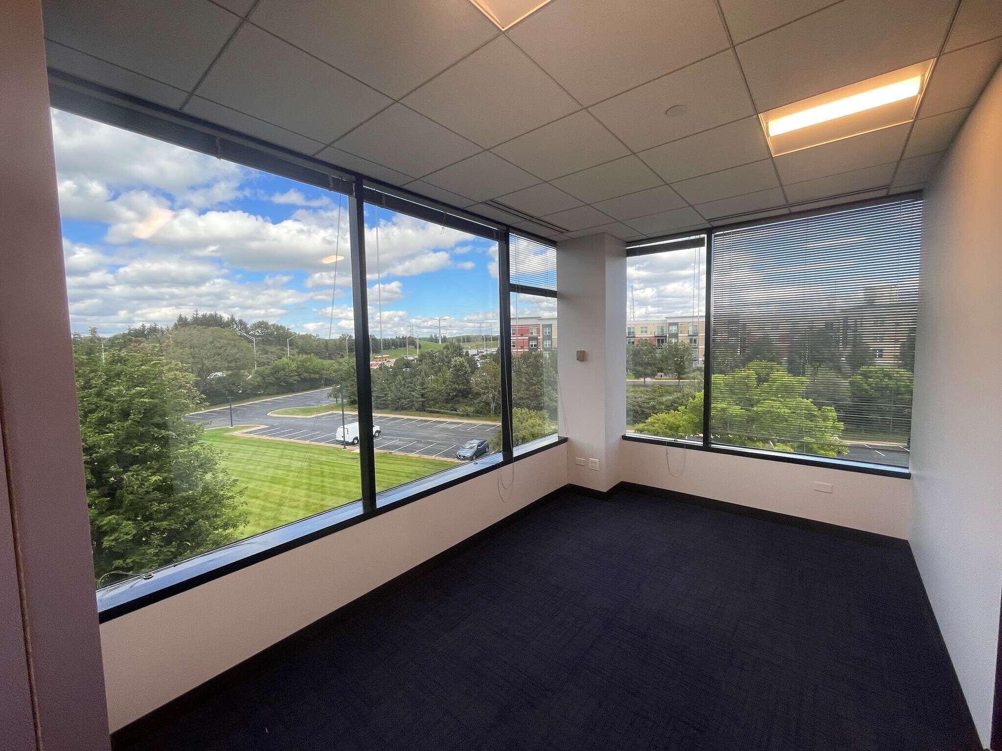 550-650 Warrenville Rd, Lisle, IL à louer Photo intérieure– Image 1 sur 8