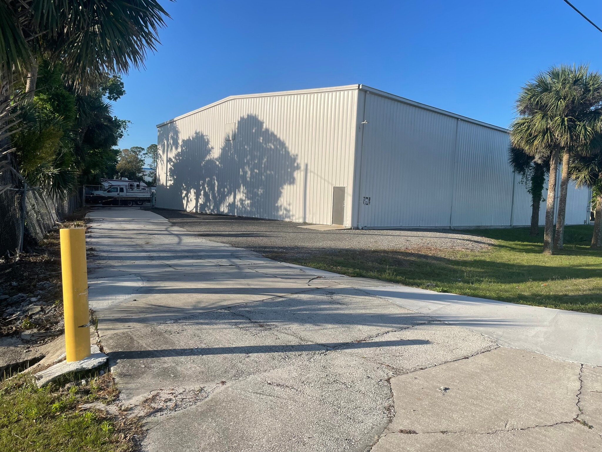 2393 Bellevue Avenue Ext, Daytona Beach, FL à louer Photo de l’immeuble– Image 1 sur 5