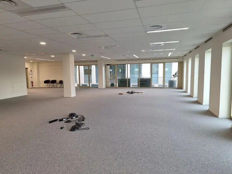 Bureau dans Bordeaux à louer - Photo de l’immeuble – Image 2 sur 8