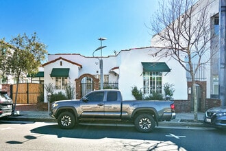 1020 Pico Blvd, Santa Monica, CA à louer Photo de l’immeuble– Image 1 sur 33