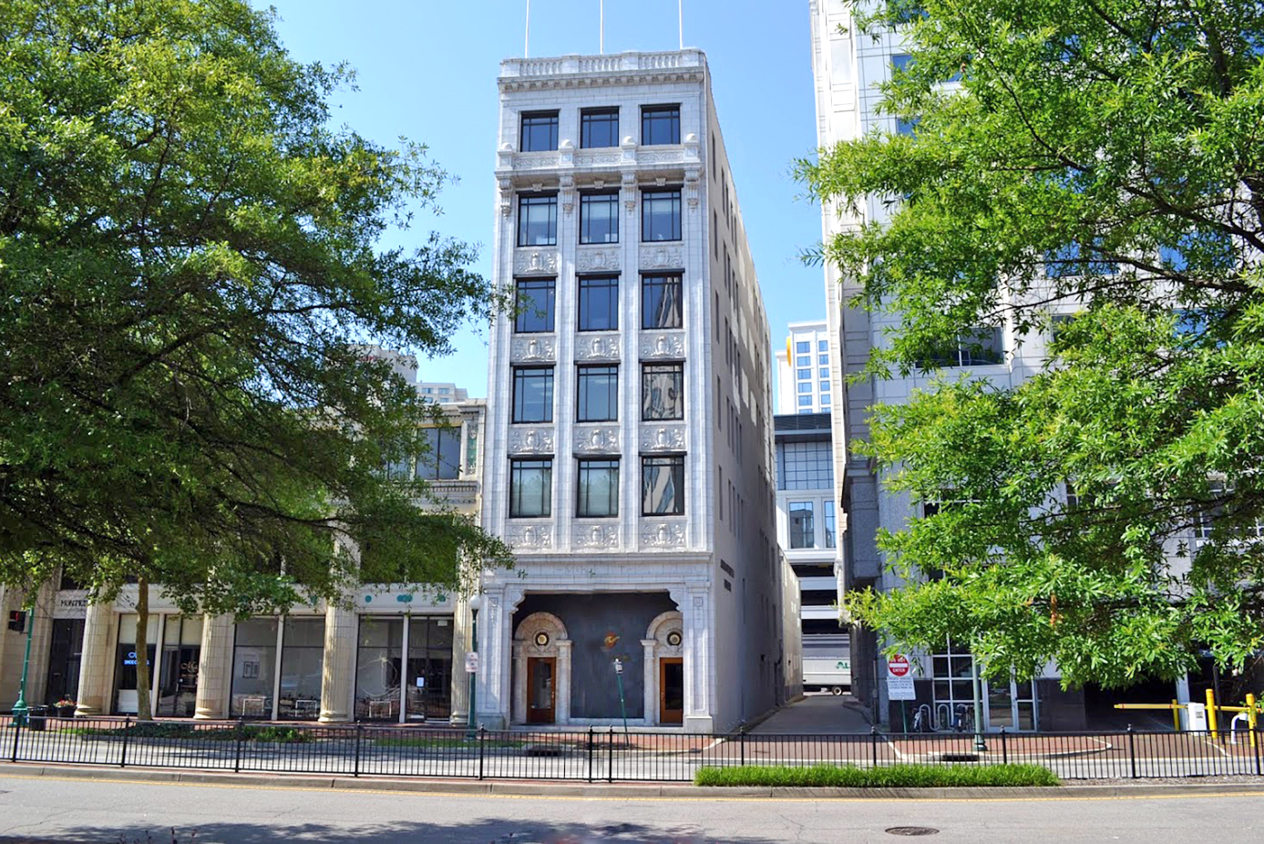 201 E City Hall Ave, Norfolk, VA à louer Photo de l’immeuble– Image 1 sur 9
