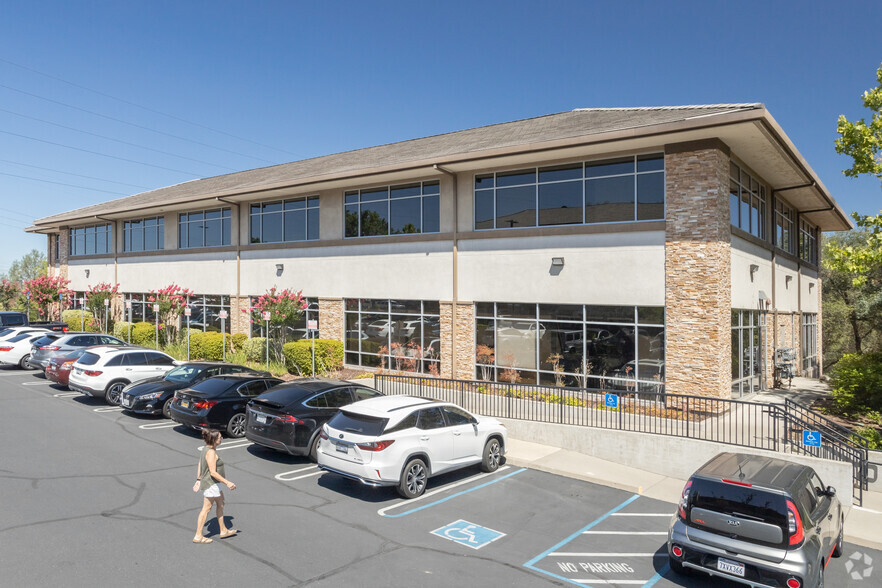 576 N Sunrise Ave, Roseville, CA à louer - Photo principale – Image 1 sur 19