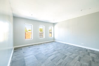 492 Throop Ave, Brooklyn, NY à louer Photo intérieure– Image 2 sur 5