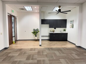 17588 Rowland St, City Of Industry, CA à louer Photo de l’immeuble– Image 2 sur 9