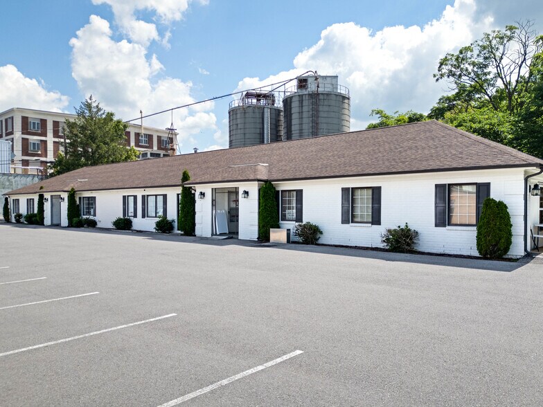 741 Madison St, Clarksville, TN à louer - Photo de l’immeuble – Image 1 sur 6
