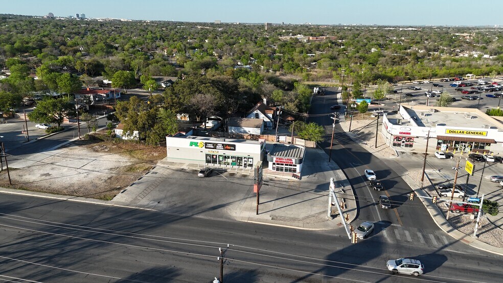 984 Bandera Rd, San Antonio, TX à vendre - Photo de l’immeuble – Image 3 sur 4