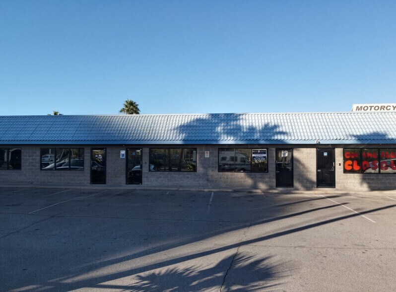 4390 W Tompkins Ave, Las Vegas, NV à louer - Photo de l’immeuble – Image 3 sur 7