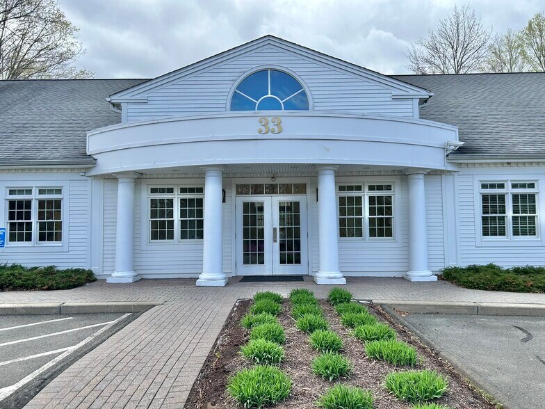 33 Dale Rd, Avon, CT à louer - Photo principale – Image 1 sur 16