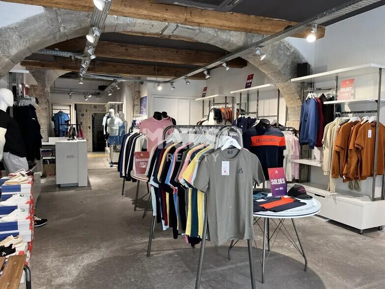 Local commercial dans Lyon à louer - Photo de l’immeuble – Image 3 sur 5