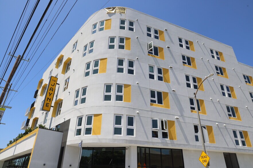 5103 W Adams Blvd, Los Angeles, CA à louer - Photo de l’immeuble – Image 1 sur 9