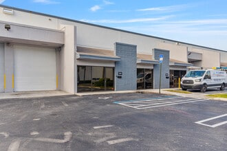 7950-7966 NW 14th St, Miami, FL à louer Photo intérieure– Image 1 sur 18