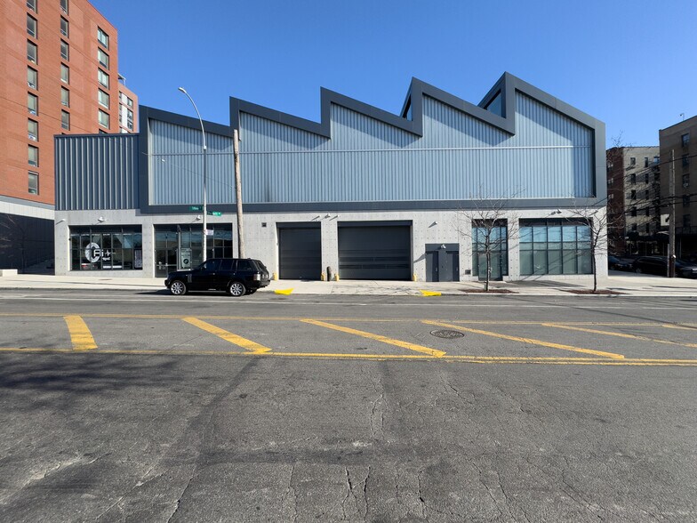 720 Tiffany St, Bronx, NY à louer - Photo de l’immeuble – Image 3 sur 8