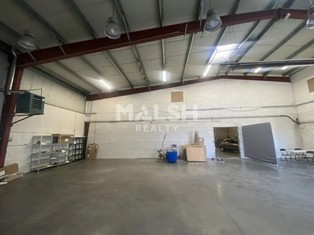 Local d'activités dans Voiron à vendre Photo de l’immeuble– Image 1 sur 6