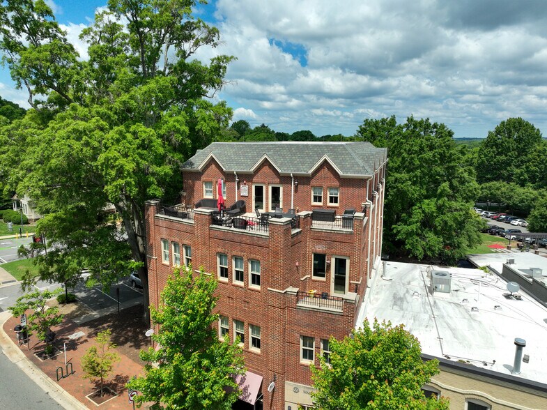 206-212 N Main St, Davidson, NC à louer - Photo de l’immeuble – Image 2 sur 5