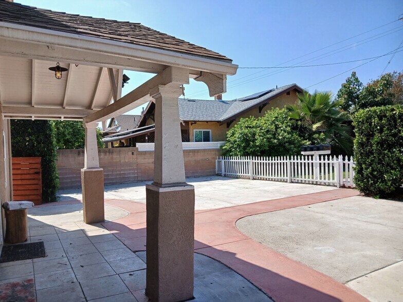 626 E 3rd St, Santa Ana, CA à vendre - Photo de l’immeuble – Image 3 sur 9
