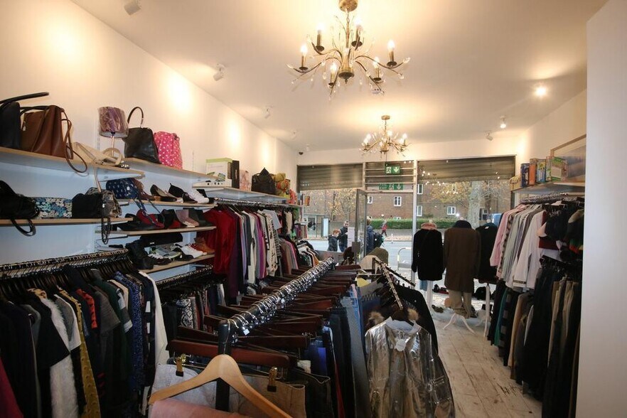 56 High Rd, Londres à vendre - Photo de l’immeuble – Image 3 sur 8