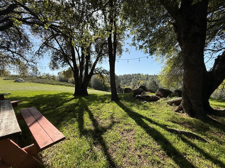 7300 Fairplay Rd, Somerset, CA à vendre - Photo de l’immeuble – Image 3 sur 13