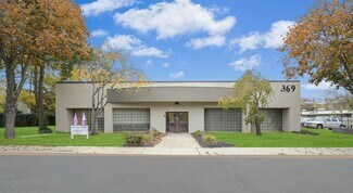 Plus de détails pour 369 E Main St, East Islip, NY - Bureau à vendre