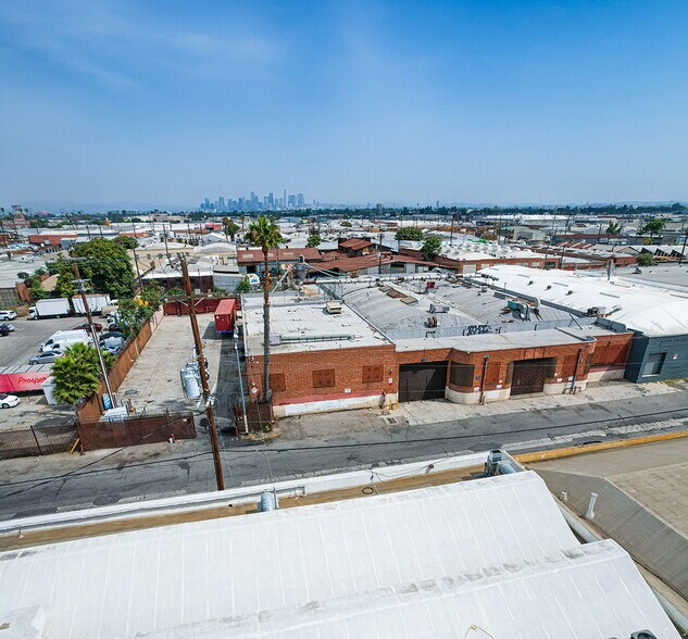 707 E 62nd St, Los Angeles, CA à louer - Photo de l’immeuble – Image 2 sur 7