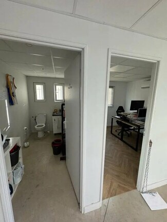 Plus de détails pour Local commercial à louer