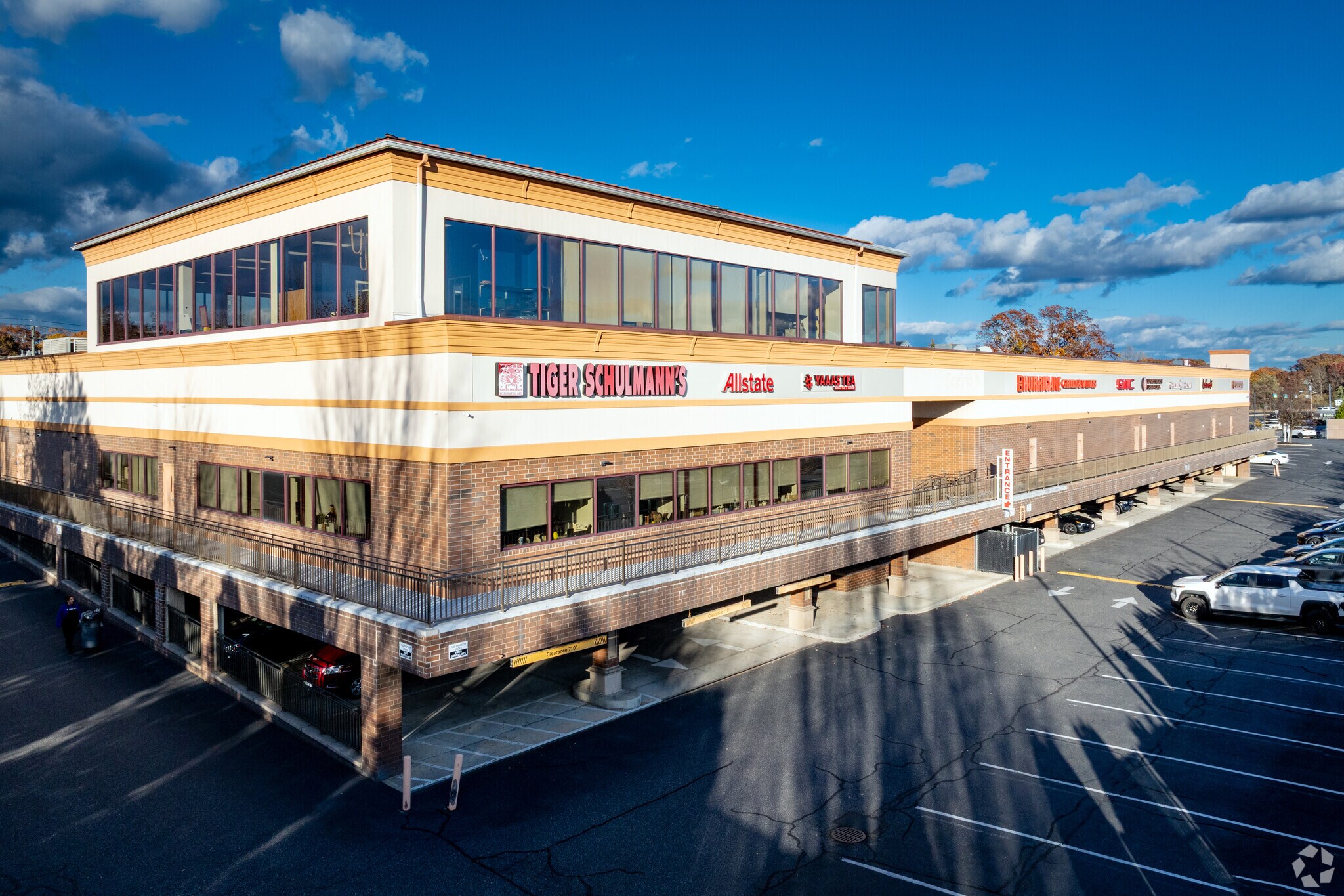 694 Motor Pky, Hauppauge, NY à louer Photo principale– Image 1 sur 10