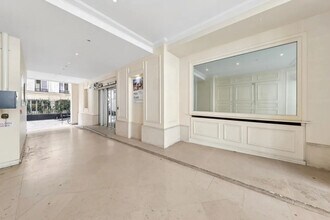 5 Rue Du Général Foy, Paris à louer Photo de l’immeuble– Image 1 sur 11