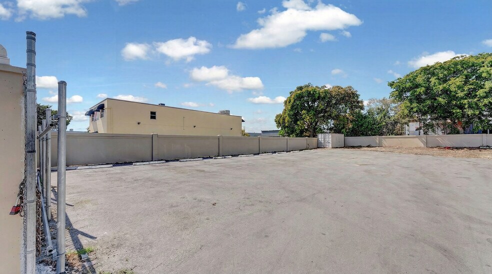 697 SW 9th Ter, Pompano Beach, FL à louer - Photo de l’immeuble – Image 3 sur 18