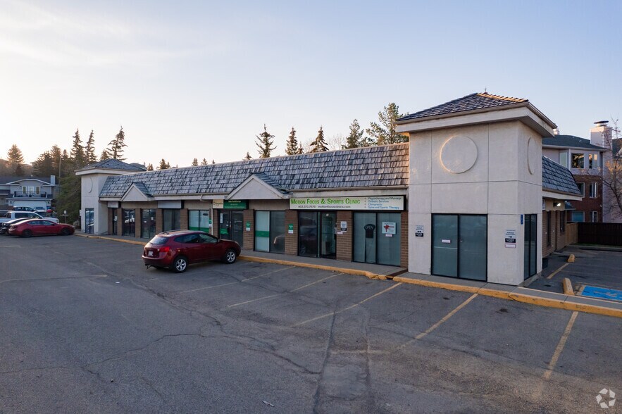 217 Hawksbrow Dr NW, Calgary, AB à vendre - Photo de l’immeuble – Image 2 sur 9