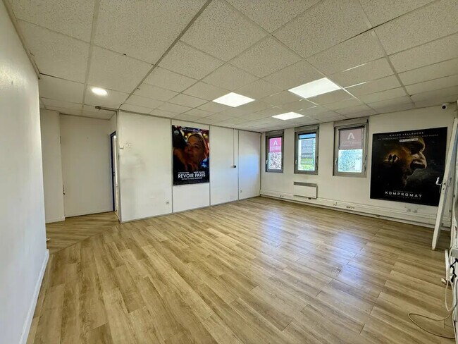 Plus de détails pour 80 Avenue De Thiès, Caen - Bureau à vendre