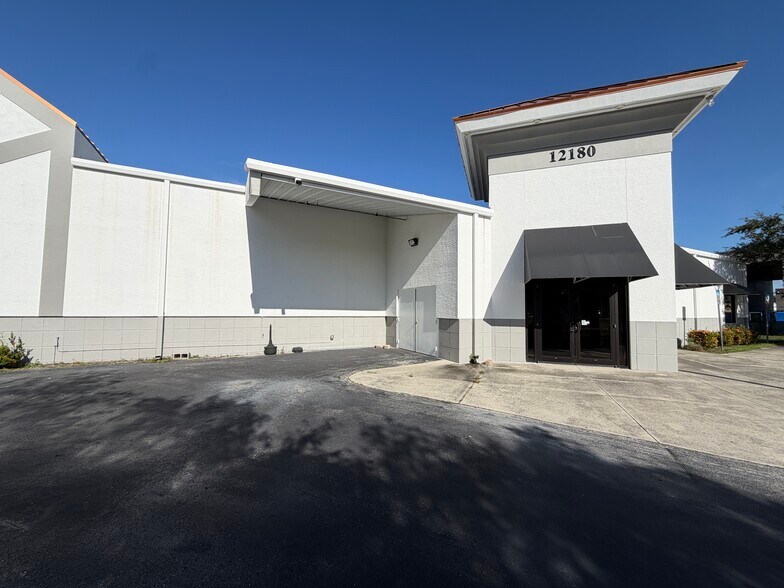 12180 Metro Pky, Fort Myers, FL à louer - Photo de l’immeuble – Image 2 sur 8