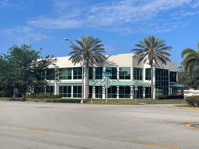 3500 SW Corporate Pky, Palm City, FL à louer - Photo de l’immeuble – Image 1 sur 6