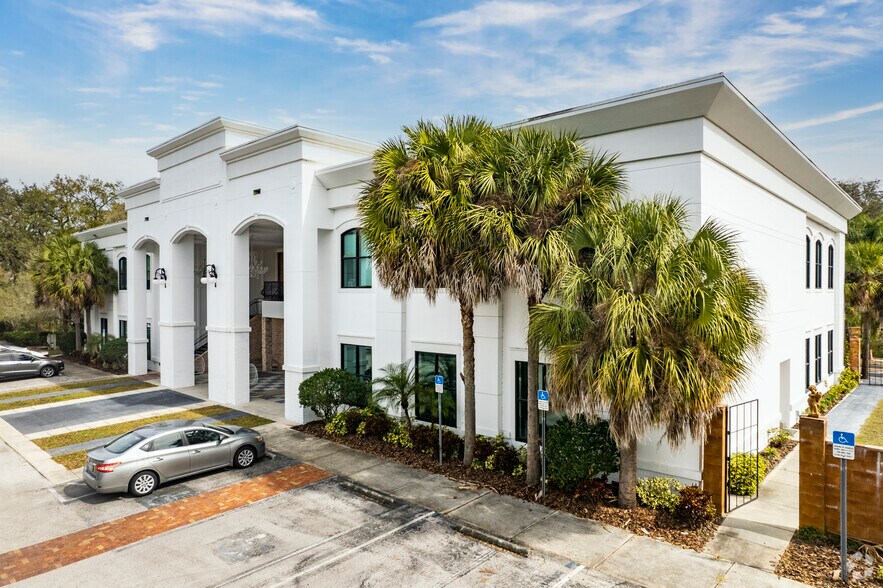 330 Pauls Dr, Brandon, FL à louer - Photo de l’immeuble – Image 2 sur 6