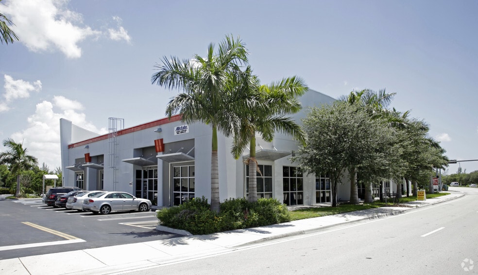 1701 NW 112th Ave, Miami, FL à louer - Photo de l’immeuble – Image 2 sur 10