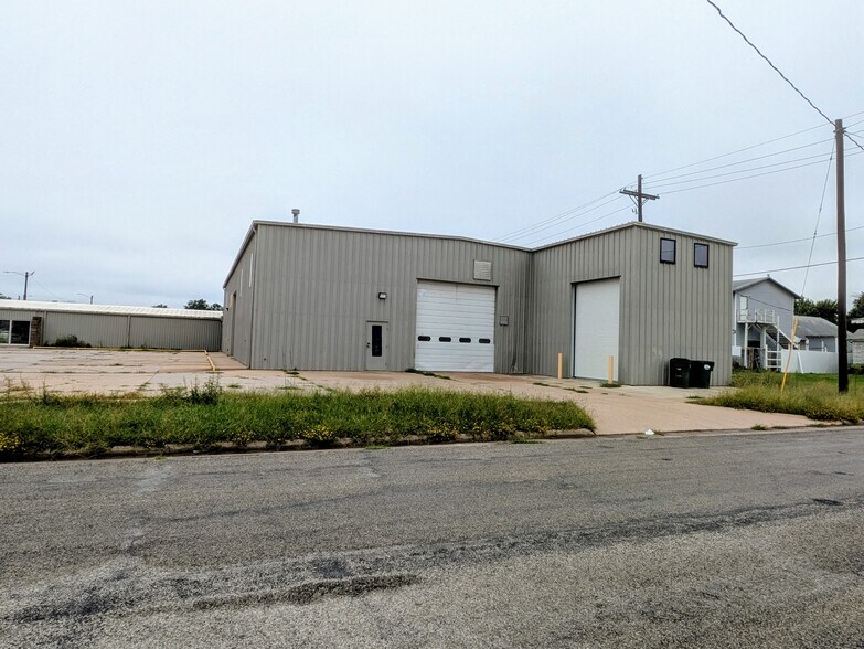 930 E 4th Ave, Hutchinson, KS à louer - Photo principale – Image 1 sur 5