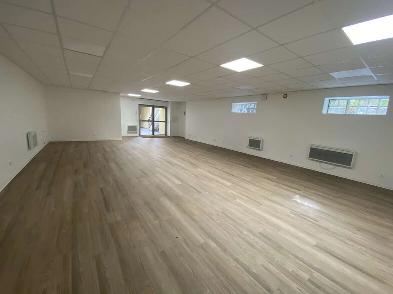 Bureau dans Rosny-sous-Bois à louer - Photo de l’immeuble – Image 3 sur 4