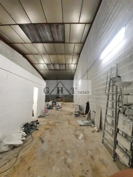 Bureau dans Stains à louer - Photo de l’immeuble – Image 2 sur 6