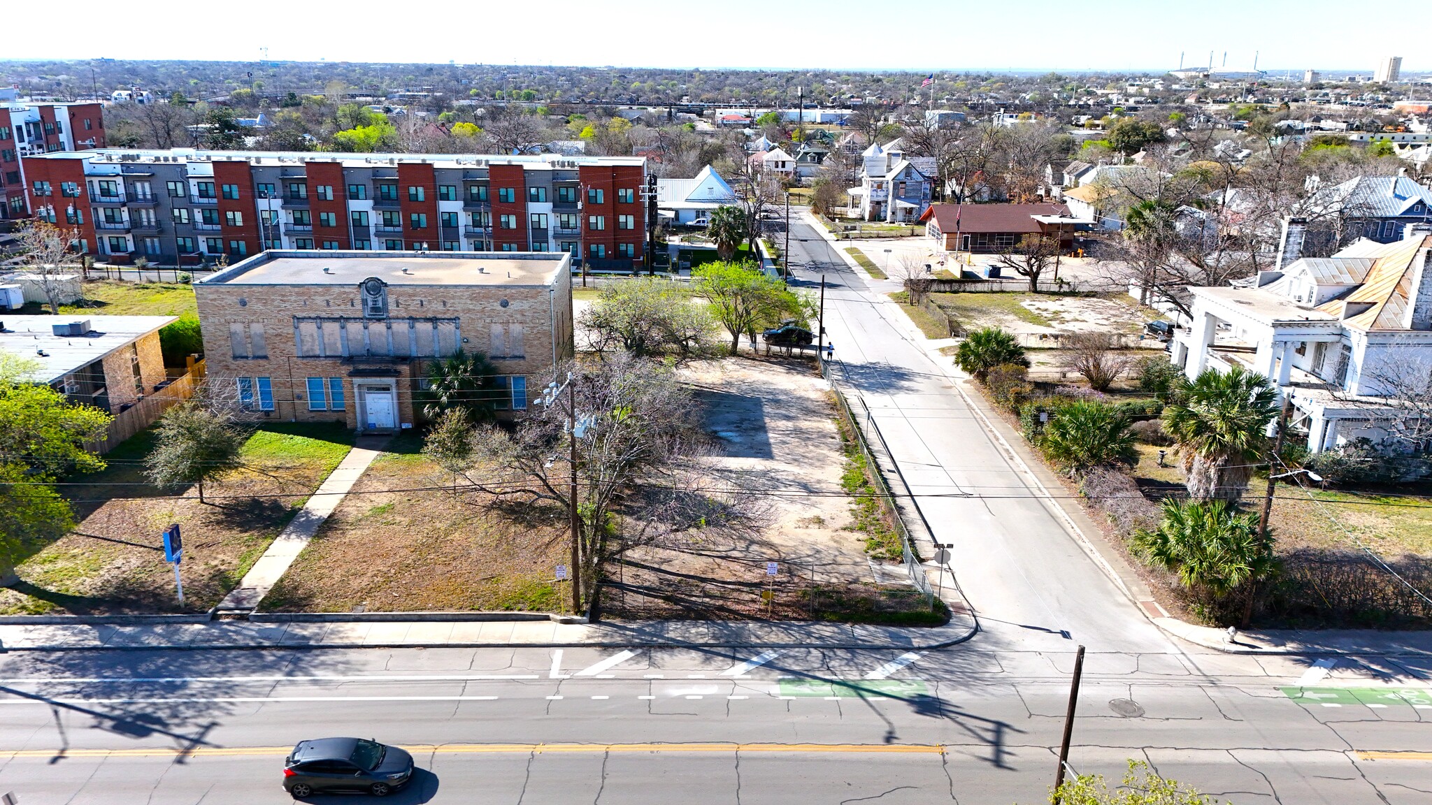 1302 Grayson st, San Antonio, TX à louer Photo principale– Image 1 sur 9